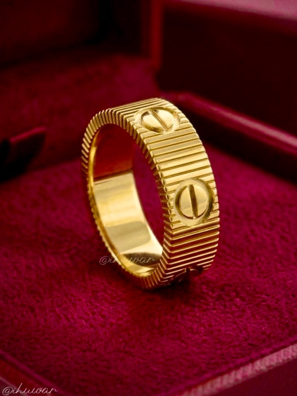 18K Gold plated LOVE Ring Screw Motifs Ribbed Band Size 8